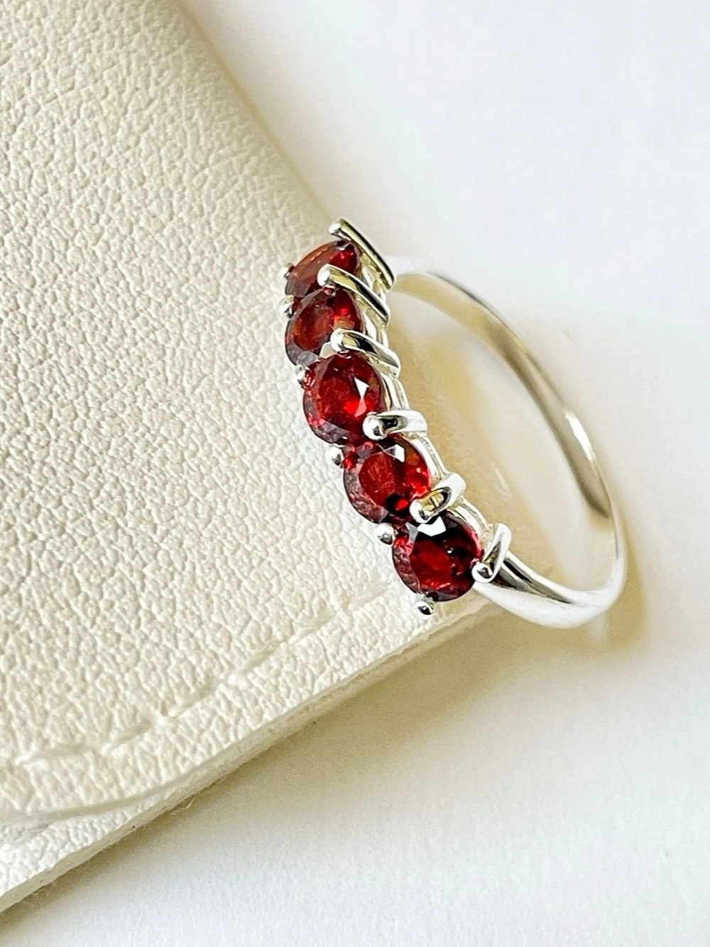 Natural Garnet Ring in 925 Sterling Silver US:8